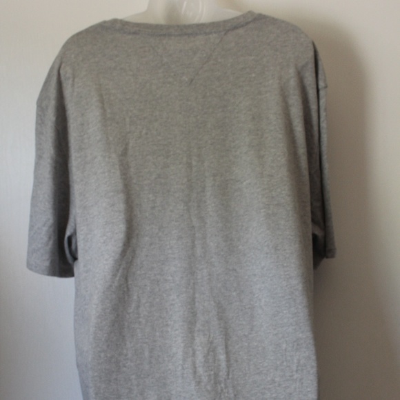 Men's Tommy Hilfiger Tee - Picture 5 of 6